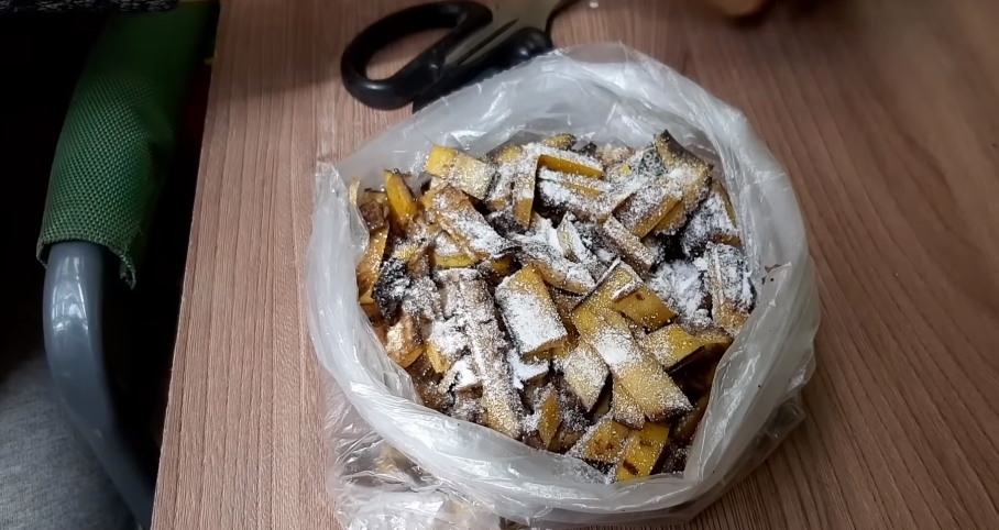 Как избавится от муравьев при помощи банановой кожуры Как избавится от муравьев при помощи банановой кожуры